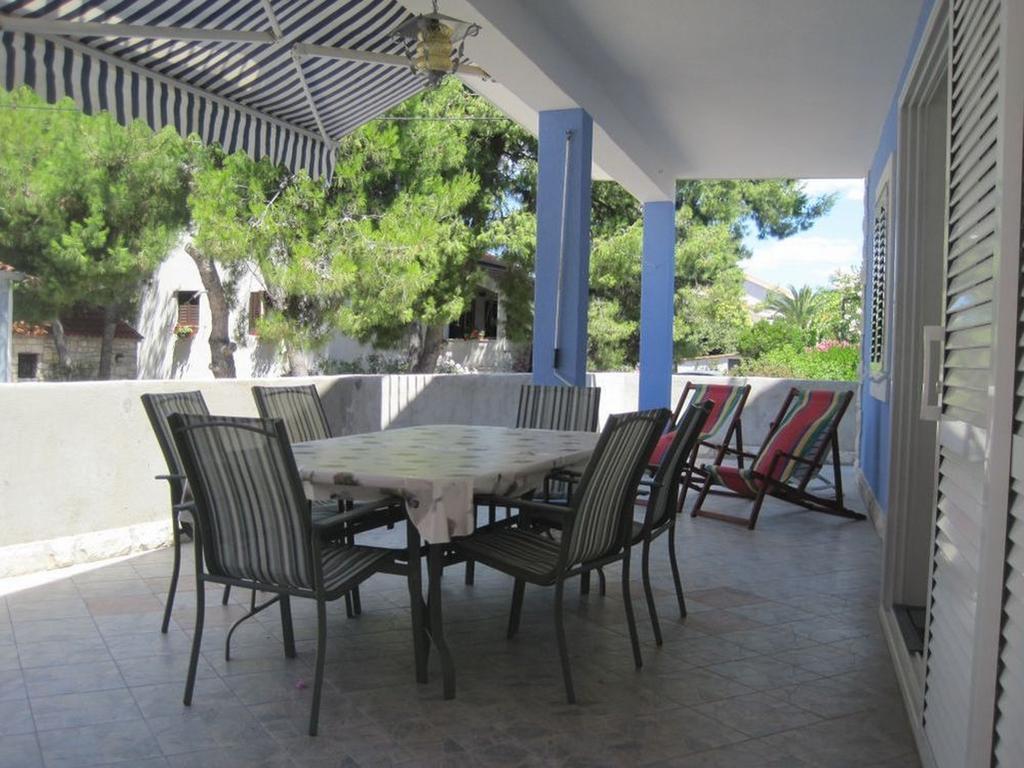 Gale Apartment Maslinica